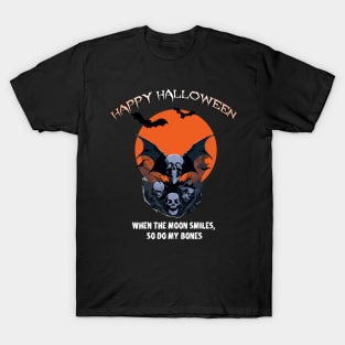 Happy Halloween, winged skulls in moonlit night Design! T-Shirt